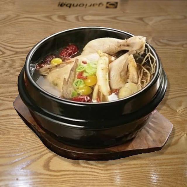 Chicken ginseng soup/삼계탕.
