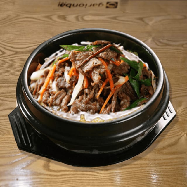 Beef bulgogi stone bibimbap/불고기돌솥비빔밥.