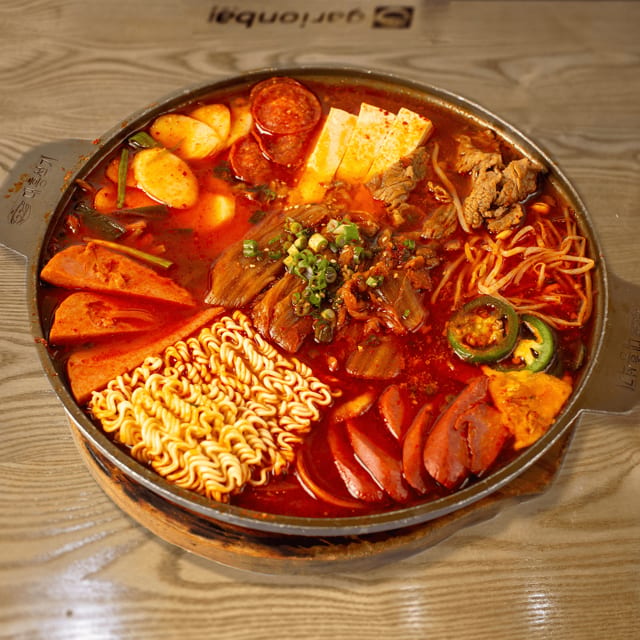 Budae jjigae/부대찌개.