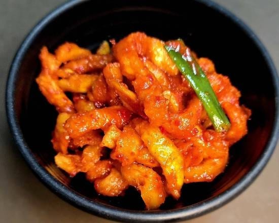 Spicy dried radish kimchi/무말랭이.