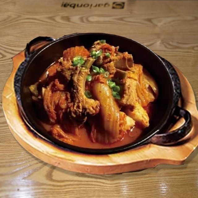 Aged kimchi braised with pork rib/묵은지돼지등갈비찜.