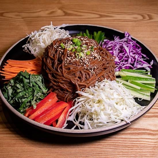 Jaengban guksu/쟁반국수.