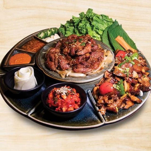 Seok kalbi & seasoned jokbal.